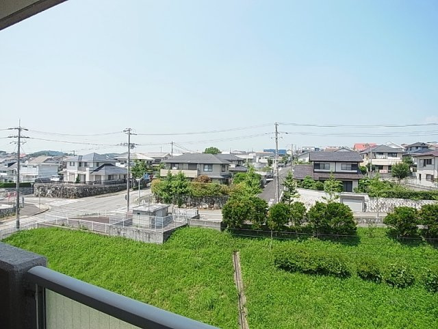 鈴蘭泉台第6ハウスの展望|バルコニーからの緑が多いのどかな風景