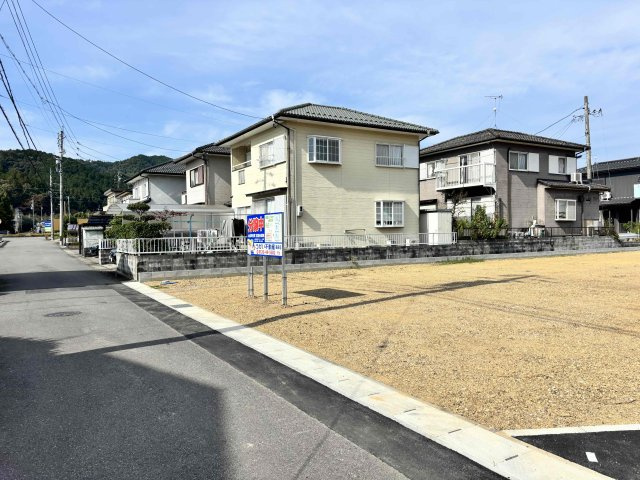 3区画分譲地　佐賀の前面道路含む現地写真