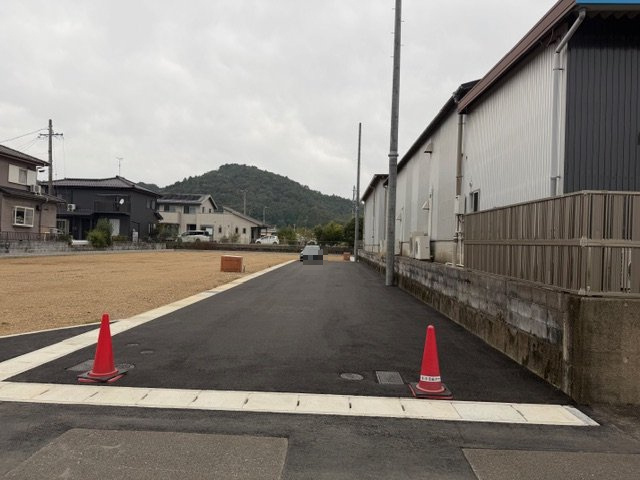 3区画分譲地　佐賀　B区画の前面道路含む現地写真