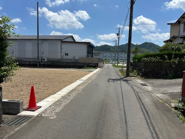 3区画分譲地　佐賀　B区画の前面道路含む現地写真|南側道路