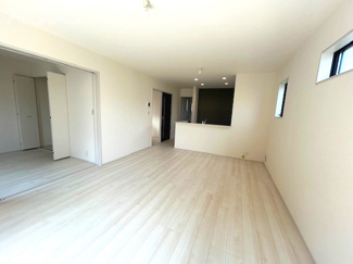 【居間・リビング】 | 岐阜市大縄場新築建売全3棟！明郷小学校までも徒歩5分！お車並列3台可能！最寄りのバス停徒歩3分♪ | 岐阜市大縄場新築建売全3棟！明郷小学校までも徒歩5分！お車並列3台可能！最寄りのバス停徒歩3分♪