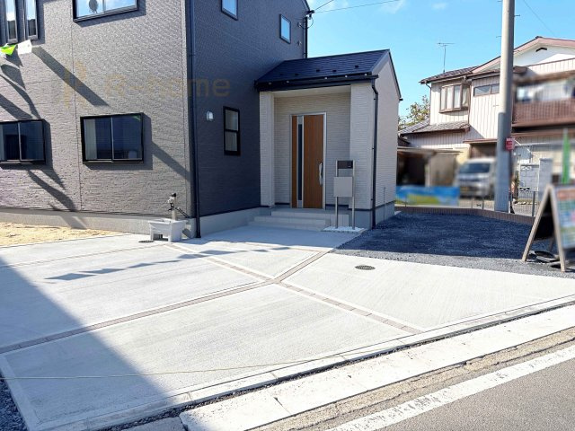 水戸市内原町第11　新築戸建て　1号棟の駐車場|カースペースは3台完備。ゲスト用のスペースも確保できますね♪