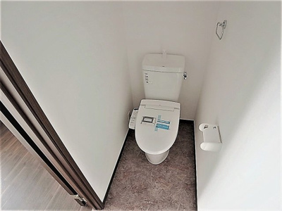 【トイレ】 | 御崎本町ビル | 温水洗浄付きのトイレ