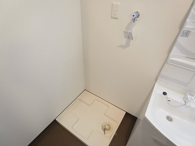 【設備】 | 御崎本町ビル | 室内洗濯機置き場、ドラム式も置けます