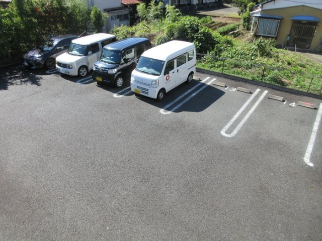 アドミラブール桜の駐車場