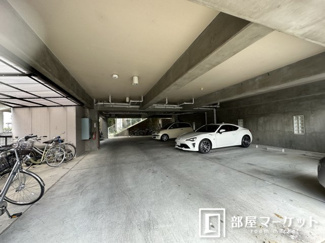 【駐車場】
