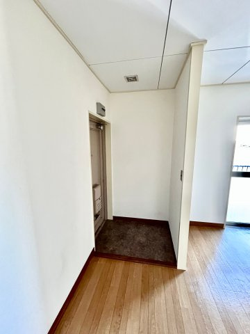 ハイツ丸栄の玄関