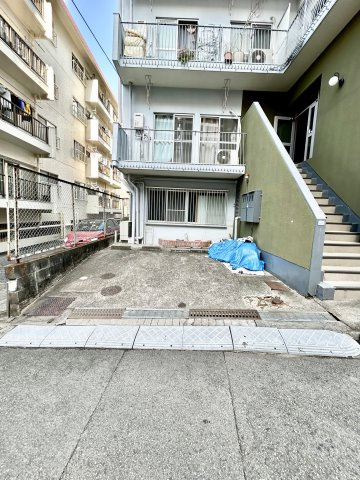 ハイツ丸栄の駐車場