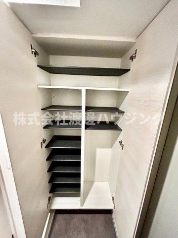 ベルエール江坂の収納|天井高シューズBOX