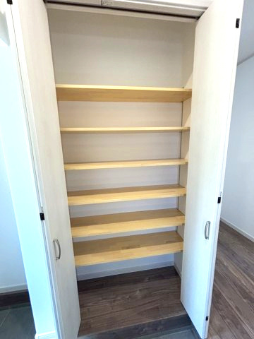 アースタウン松前中央　新築中古戸建　22号棟(残り4区画)の収納|小物を収納するのに便利です