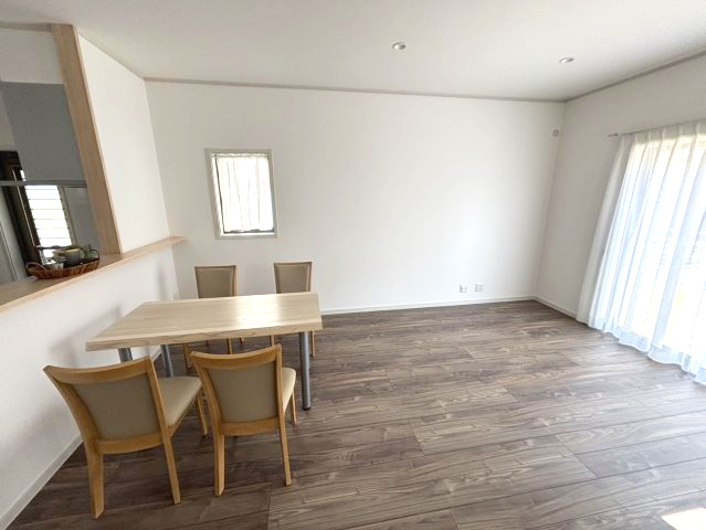 アースタウン松前中央22号棟　新築中古戸建(ラスト1区画)の居間・リビング|使いやすいリビングです