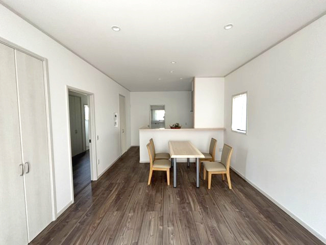 アースタウン松前中央22号棟　新築中古戸建(ラスト1区画)の居間・リビング|おしゃれなリビングです