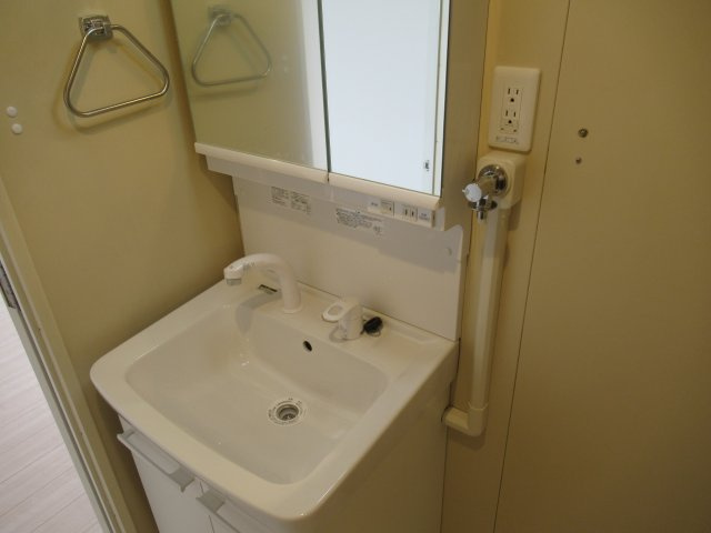 芦屋浜２ＬＤＫ（5街区）の洗面所|コンパクトで使いやすい洗面所