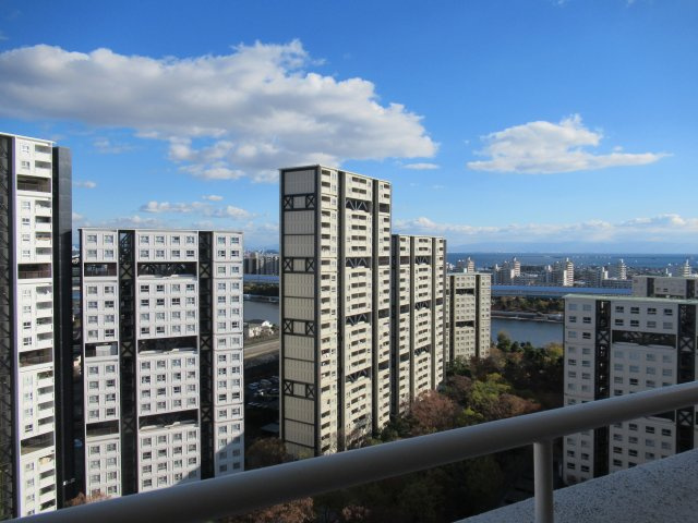 芦屋浜２ＬＤＫ（5街区）の外観|左側の白い建物が芦屋浜5街区です