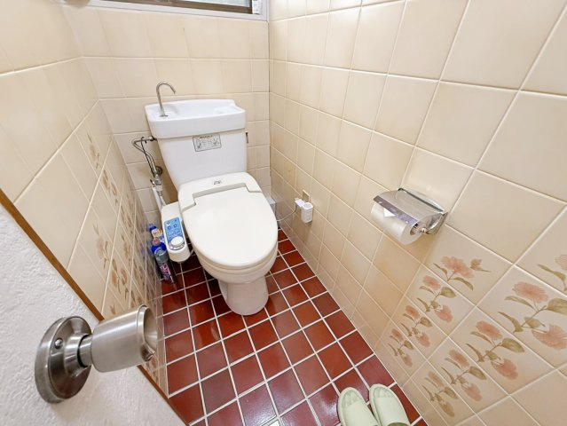 和泉市山荘町3丁目　中古戸建のトイレ
