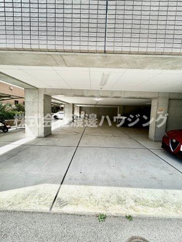 ルミネソレイユ江坂の駐車場