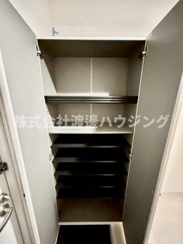 ラ・フェリシア桜川の収納|天井高シューズBOX