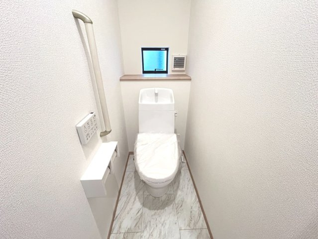 ハートフルタウン　丹羽郡大口町萩島2丁目　全1区画分譲のトイレ|超表面平滑加工とイオンパワーの「セフィオンテクト」加工で、汚れが付きにくく落ちやすい仕様です。