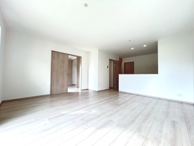 ハートフルタウン　丹羽郡大口町萩島2丁目　全1区画分譲の居間・リビング|フローリング材には木目調で木材特有の風合いがあり、ナチュラルな美しさになっています。