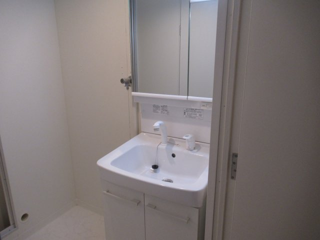 芦屋浜２ＬＤＫ（2街区）の洗面所|コンパクトで使いやすい洗面所