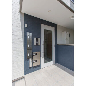 名古屋市守山区新守町のアパートのエントランス