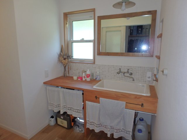 M0248H　下賀茂築浅戸建の独立洗面台