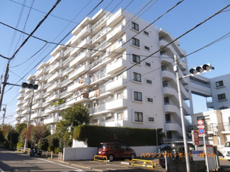 【外観】 | モダンでスタイリッシュな印象を与えるライトグレーを基調とした外観