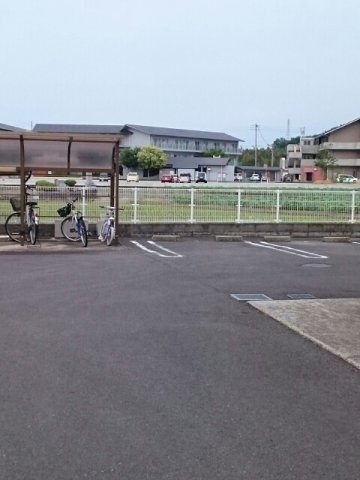 フォレストパークＢの駐車場|駐車スペースもあります