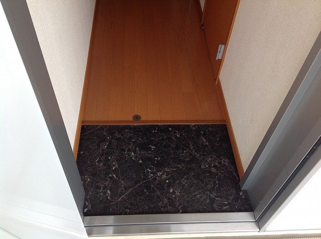 レオパレスプリムラの玄関