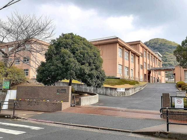 【周辺】 | フェリーチェ春日 | 北九州市立　門司中学校まで1700m