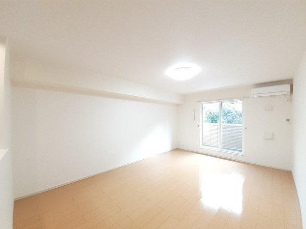 【居間・リビング】 | フェリーチェ春日 | ゆったり過ごせる居間です