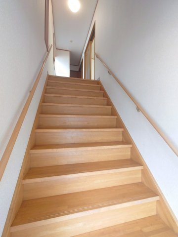 ◆２００５年建築◆室内丁寧にお使いの美宅◆敷地２９０坪◆４台以上駐車可能◆京丹波町橋爪ハサマのその他|階段