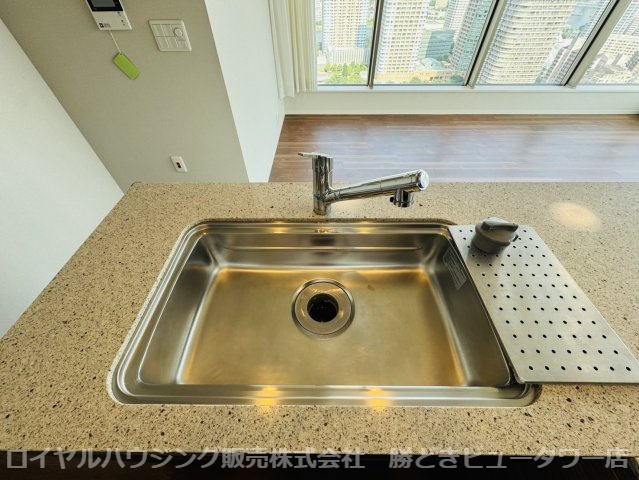 浄水器一体型シャワー水栓、ディスポーザ―付きワイドシンク