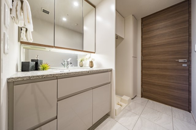 鏡裏収納付き三面鏡化粧台