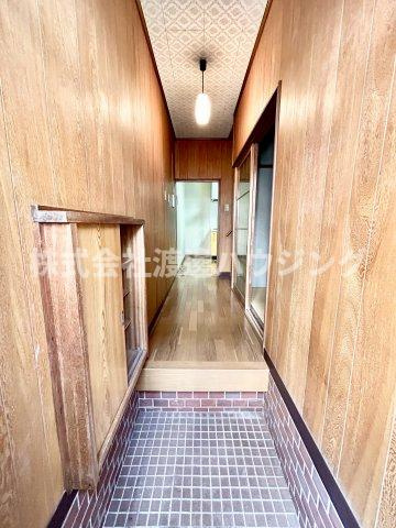 岩田町3丁目貸家の玄関