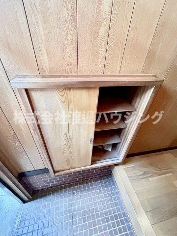 岩田町3丁目貸家の収納|玄関収納