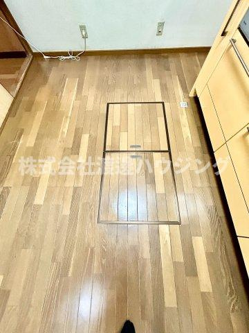 岩田町3丁目貸家のその他|床下収納