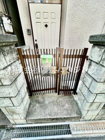 岩田町3丁目貸家のエントランス