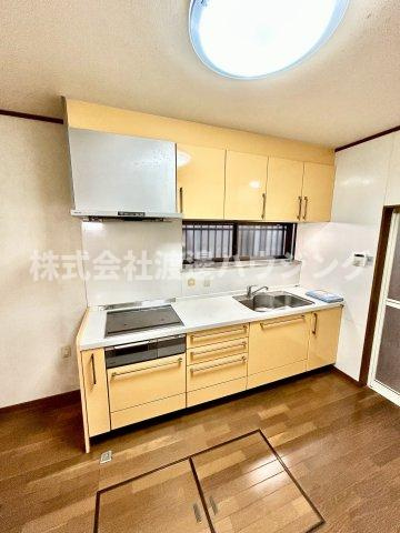 岩田町3丁目貸家のキッチン