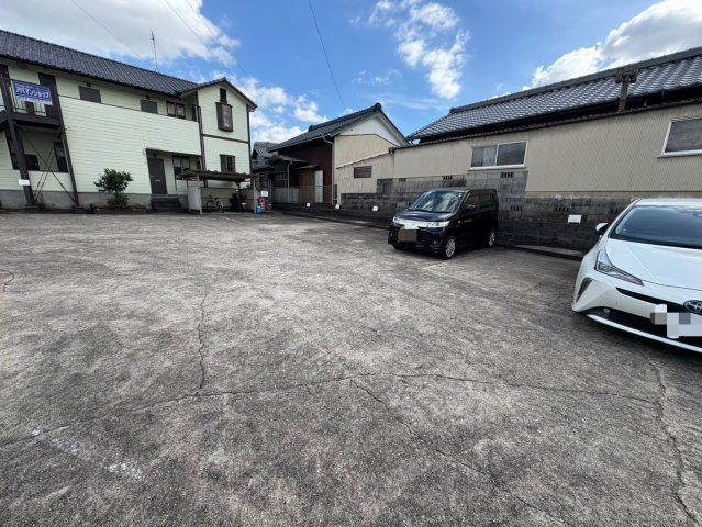シャンテ逢和の駐車場