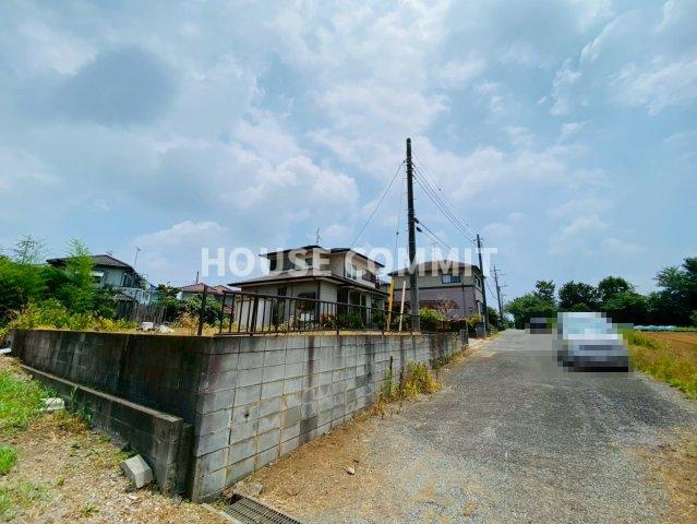 八街市八街ほ　中古戸建の前面道路含む現地写真