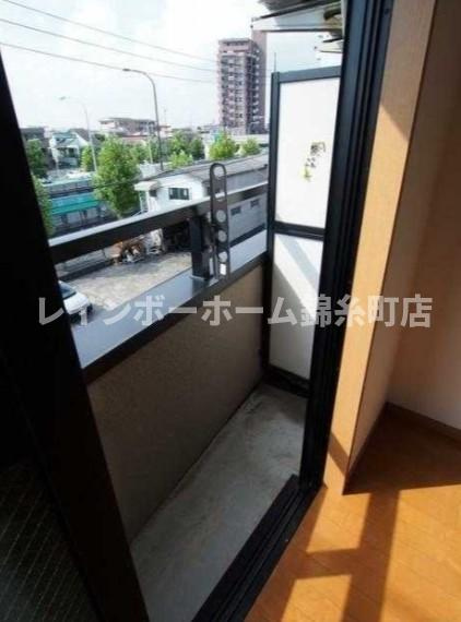 ロードサイド秋のバルコニー