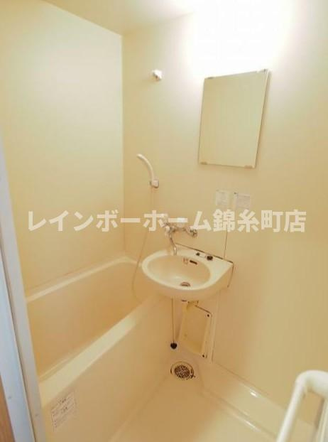 ロードサイド秋の浴室