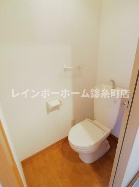 ロードサイド秋のトイレ