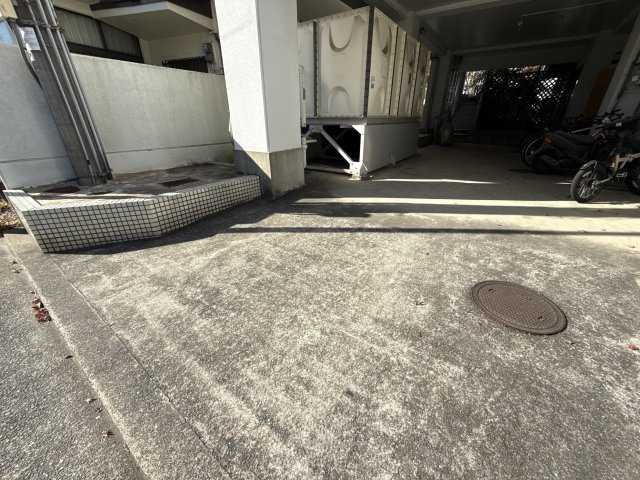 ハイツホワイトヘロンの駐車場