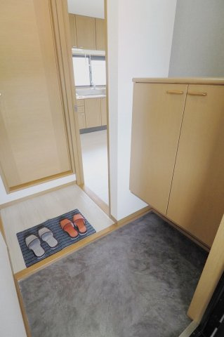 セジュール中原B棟の玄関