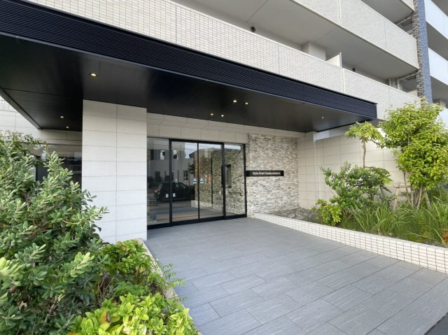 アルファスマート川内四番館のエントランス|綺麗に手入れされているエントランスアプローチです。