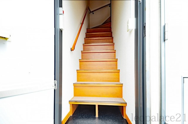 レオパレス御笠川ＷＥＳＴの玄関|設備仕様は号室により異なる為、現況を優先します。