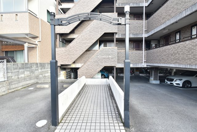 エトワール桂のエントランス