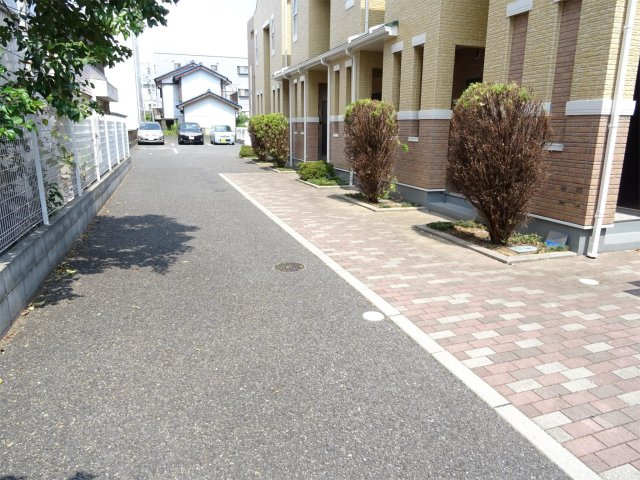 ヴィレッジフィールド彩のエントランス